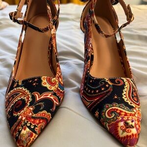 Elegant Paisley Print Heels
